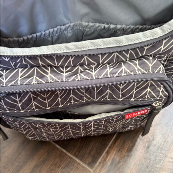 Skip Hop Forma Backpack Diaper Bag – Grey Feather Print Quilted Nylon - Picture 4 of 11